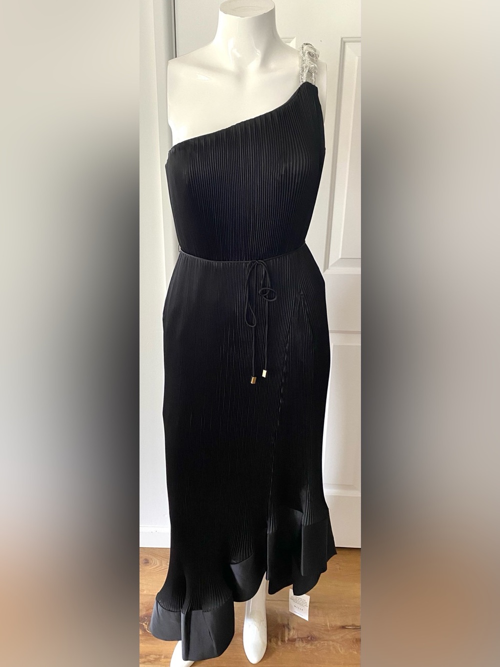 NWT Milly Black One-Shoulder Pleated Maxi Dress. The elegant dress eve /formal.